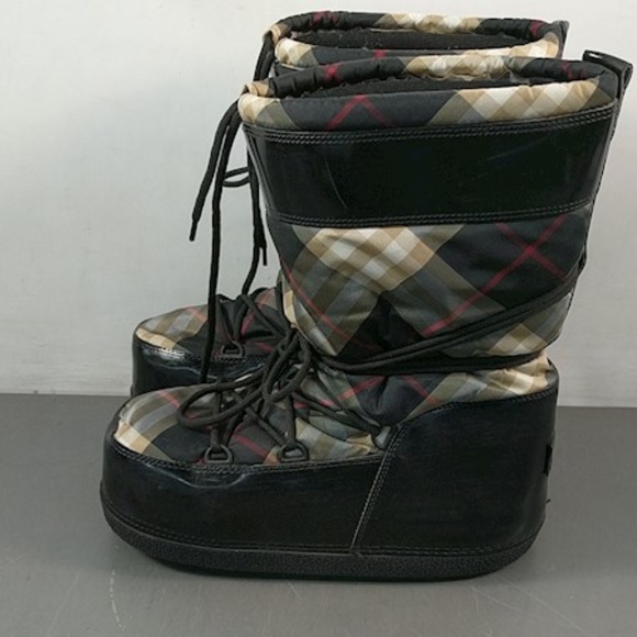 Burberry Boots - Picture 1 of 8